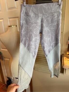 Fabletics Gray Floral Lace Capri Leggings